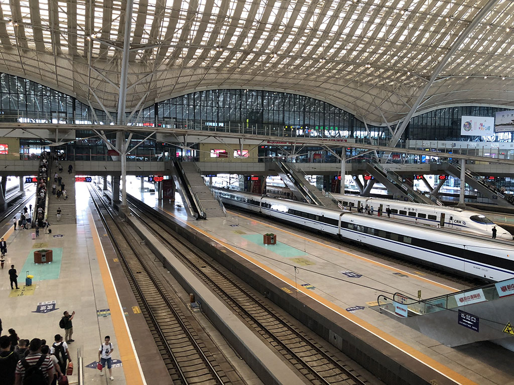 武汉站内独特的天井结构
